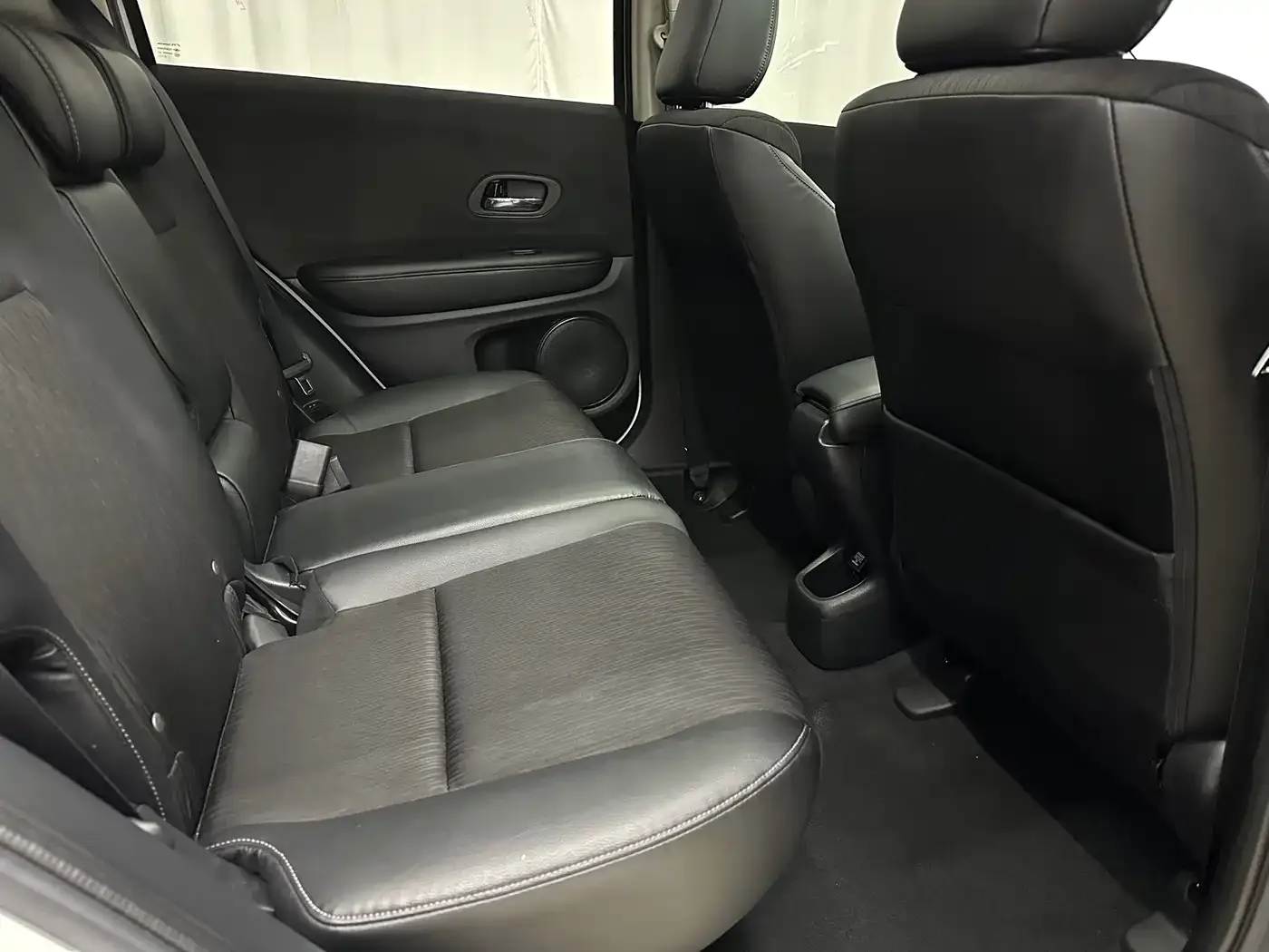 Honda Vezel 1.5L CVT Phantom Night Pioneer Edition 2022 — фото 11