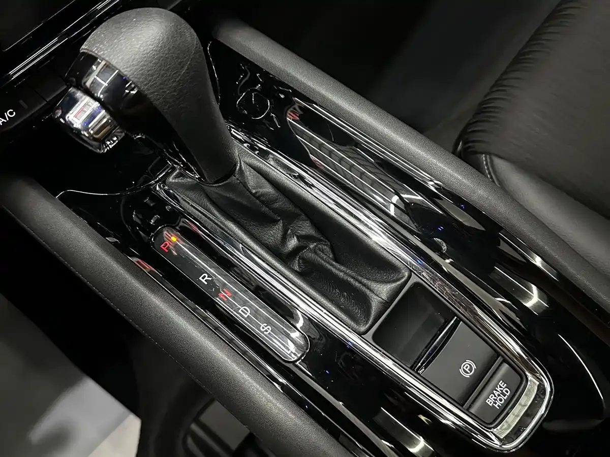 Honda Vezel 1.5L CVT Phantom Night Pioneer Edition 2022 — фото 16