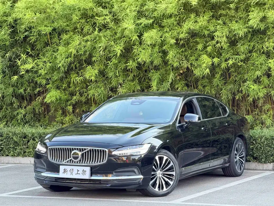 Volvo S90 B5 Momentum Luxury Edition 2024