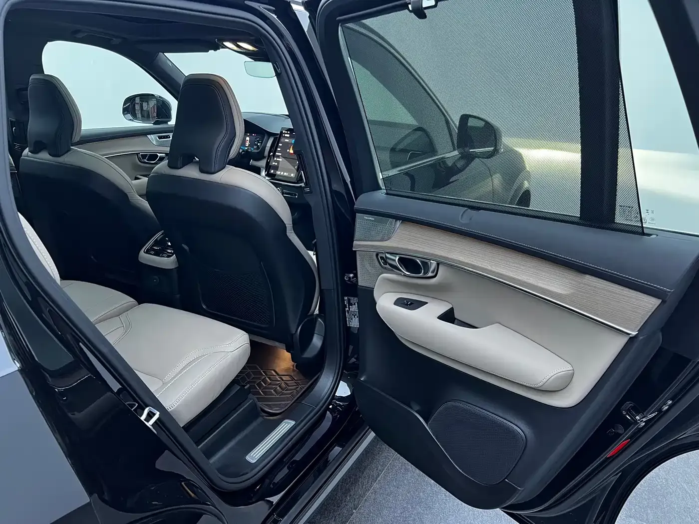 Volvo XC90 Plug-in Hybrid Facelift T8 Smart Premium Luxury 7-seater 2025 — фото 16