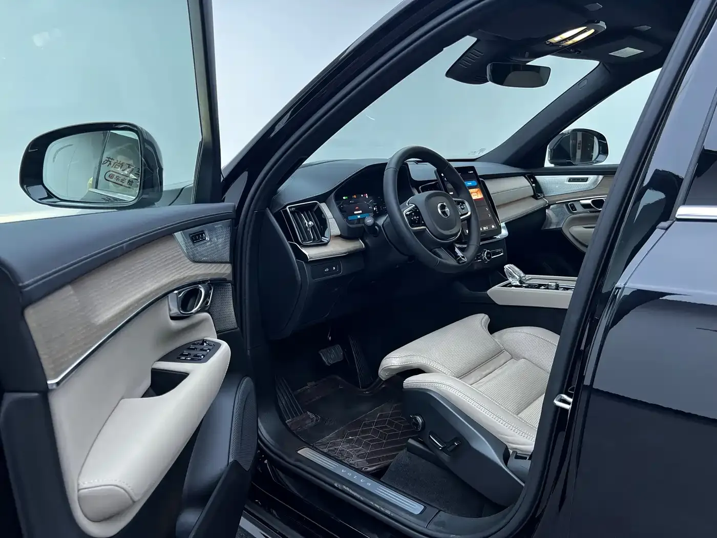 Volvo XC90 Plug-in Hybrid Facelift T8 Smart Premium Luxury 7-seater 2025 — фото 13