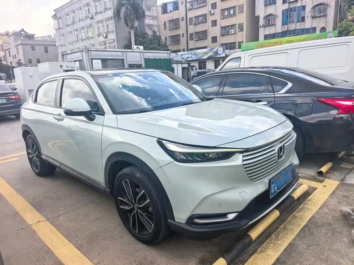 Honda Vezel 1.5L CVT Luxury Edition 2022 — фото 2