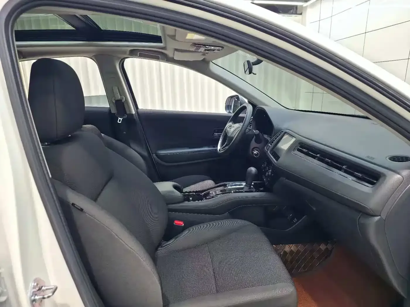 Honda Vezel 1.5L CVT Elite Smart Edition 2022 — фото 18