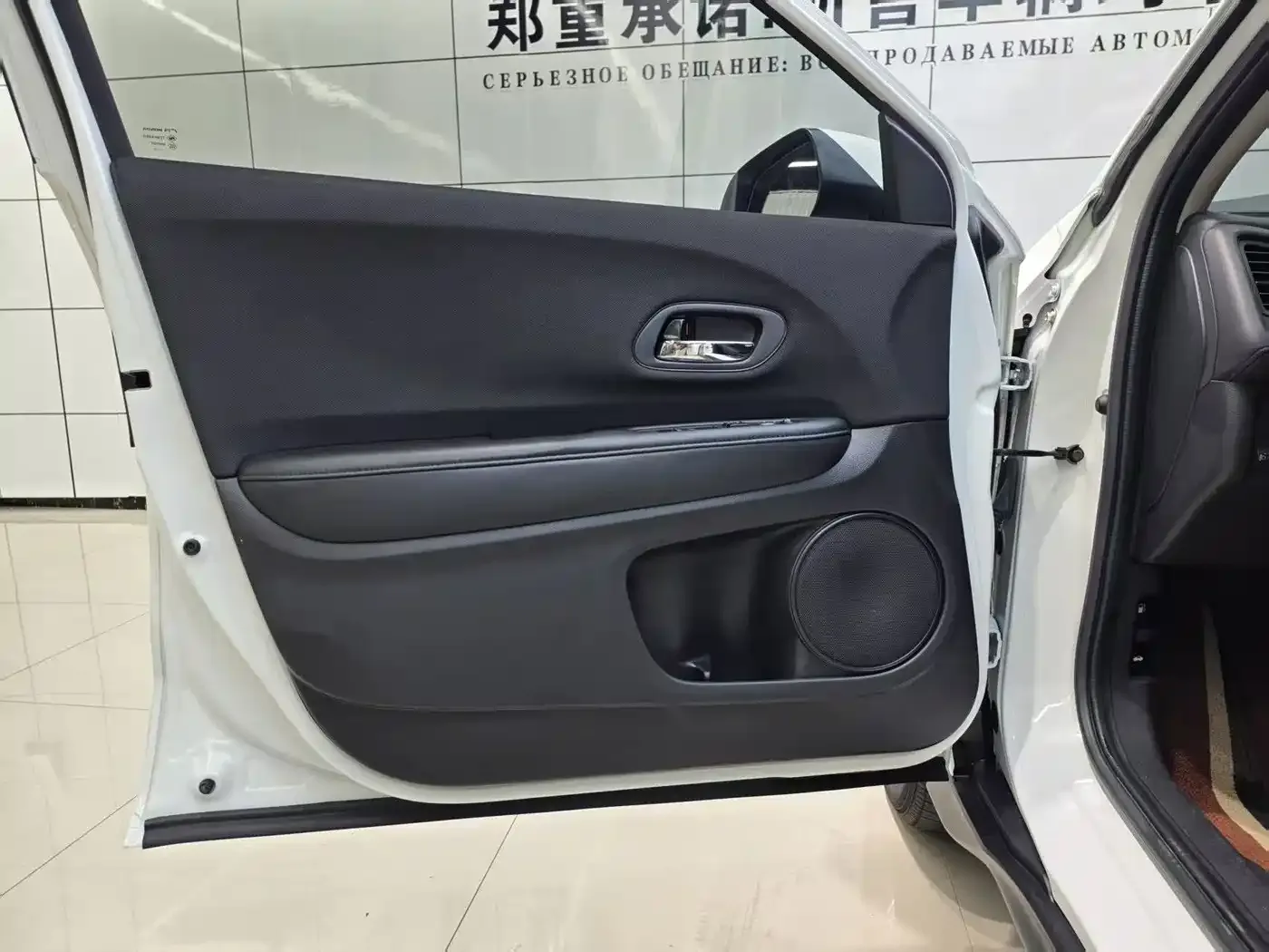 Honda Vezel 1.5L CVT Elite Smart Edition 2022 — фото 16