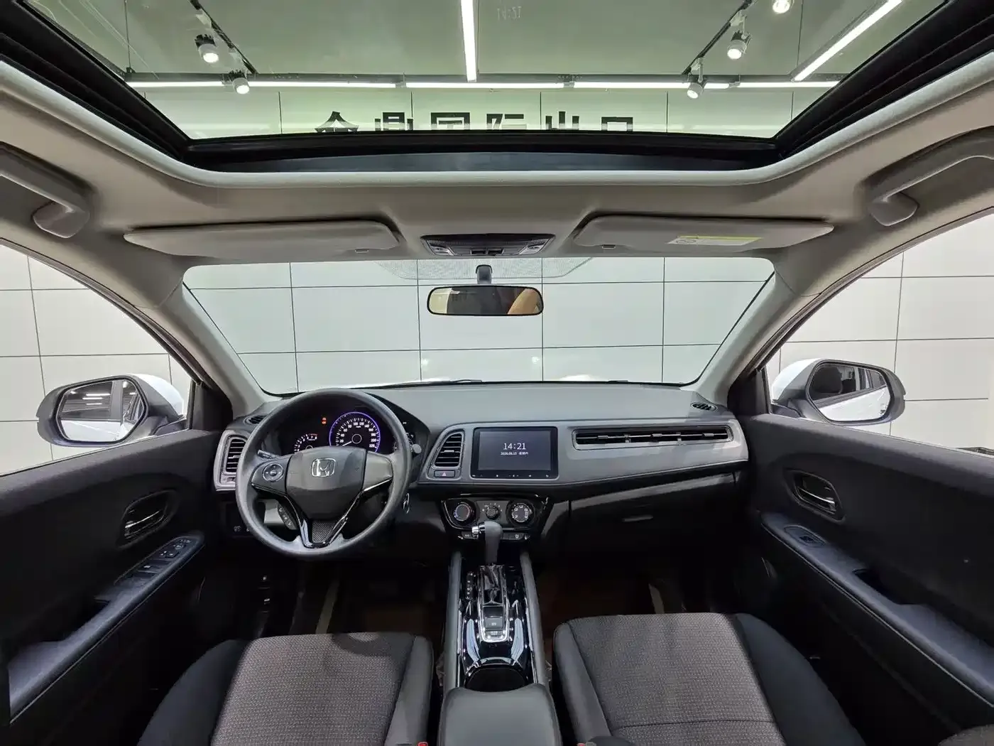 Honda Vezel 1.5L CVT Elite Smart Edition 2022 — фото 14