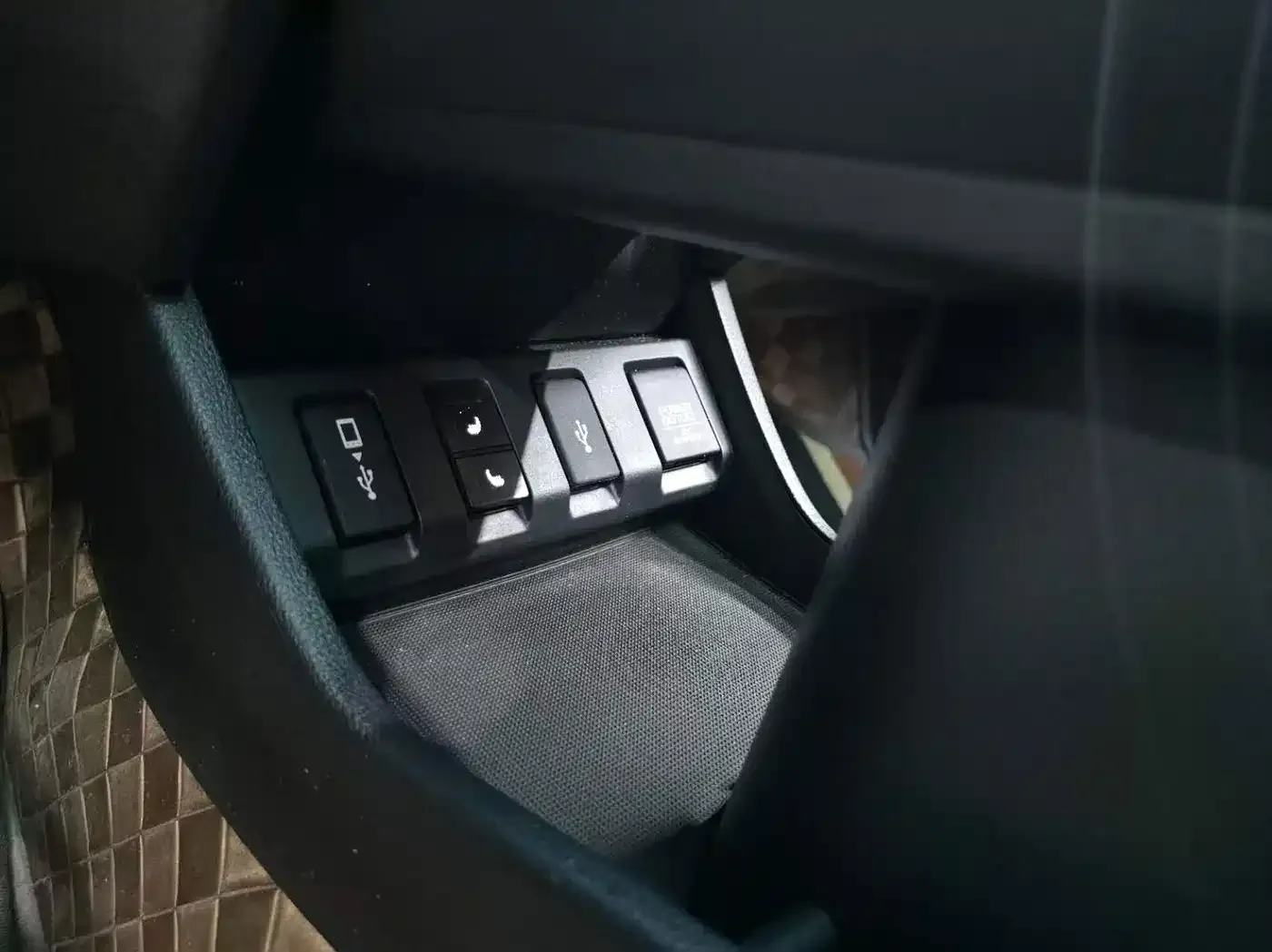 Honda Vezel 1.5L CVT Elite Smart Edition 2022 — фото 21