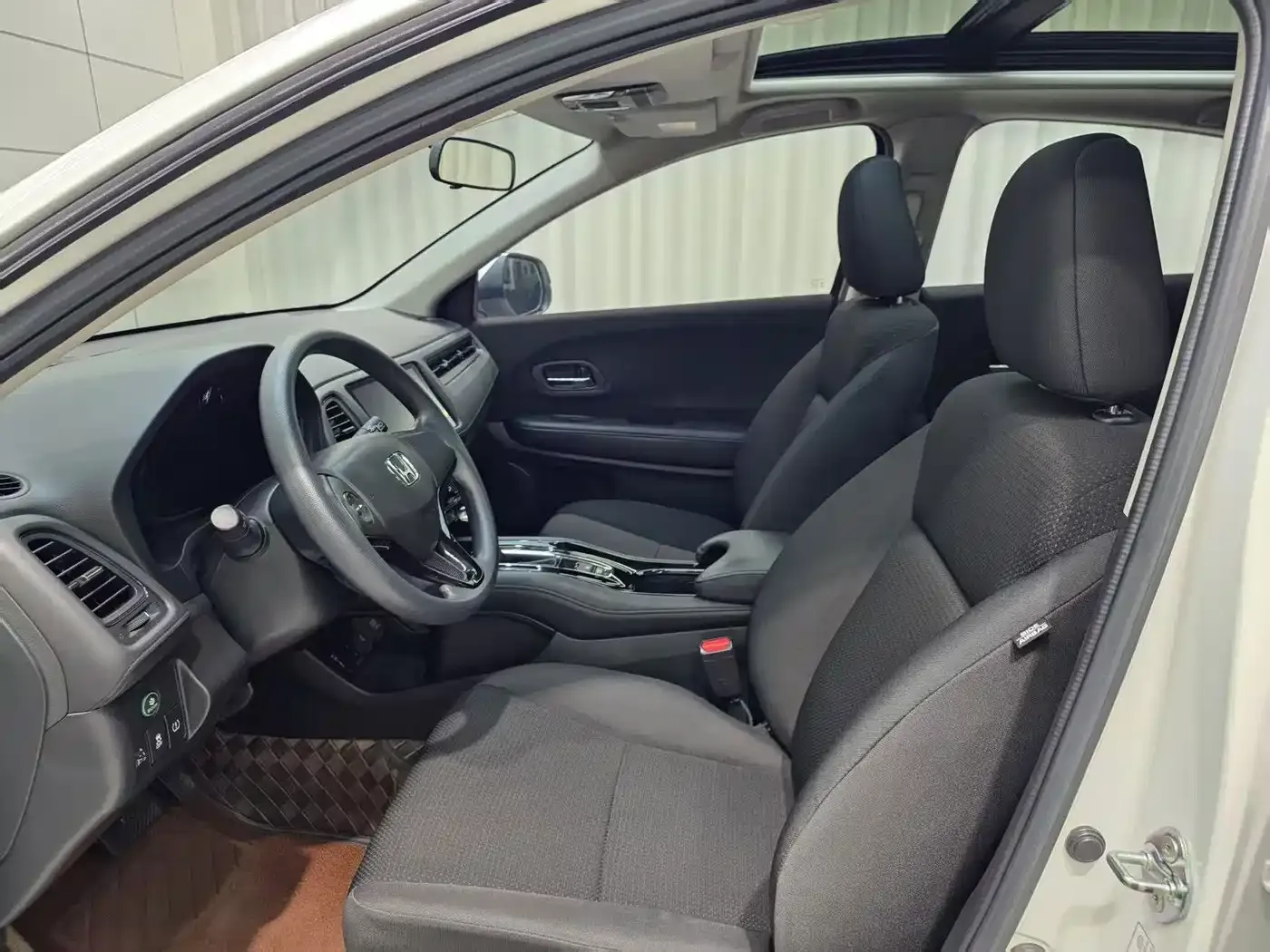Honda Vezel 1.5L CVT Elite Smart Edition 2022 — фото 13
