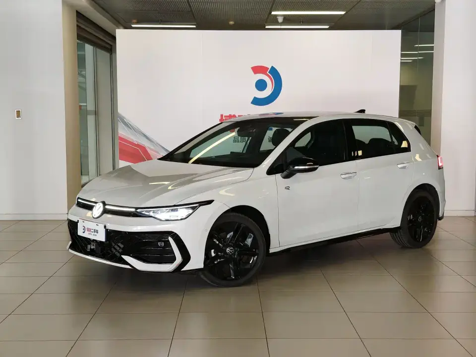 Volkswagen Golf 300TSI R-Line 2025