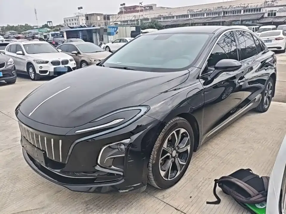 Hongqi E-QM5 Facelift Basic Travel Edition 2025