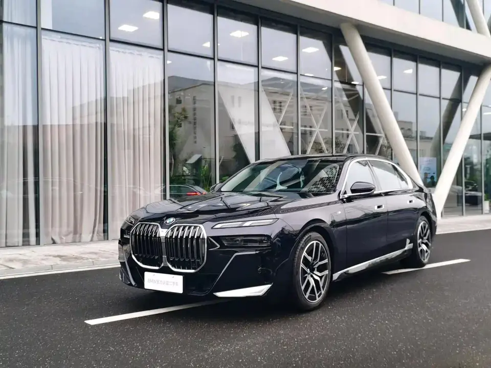 BMW 7 Series Model 735Li M Sport Package 2025