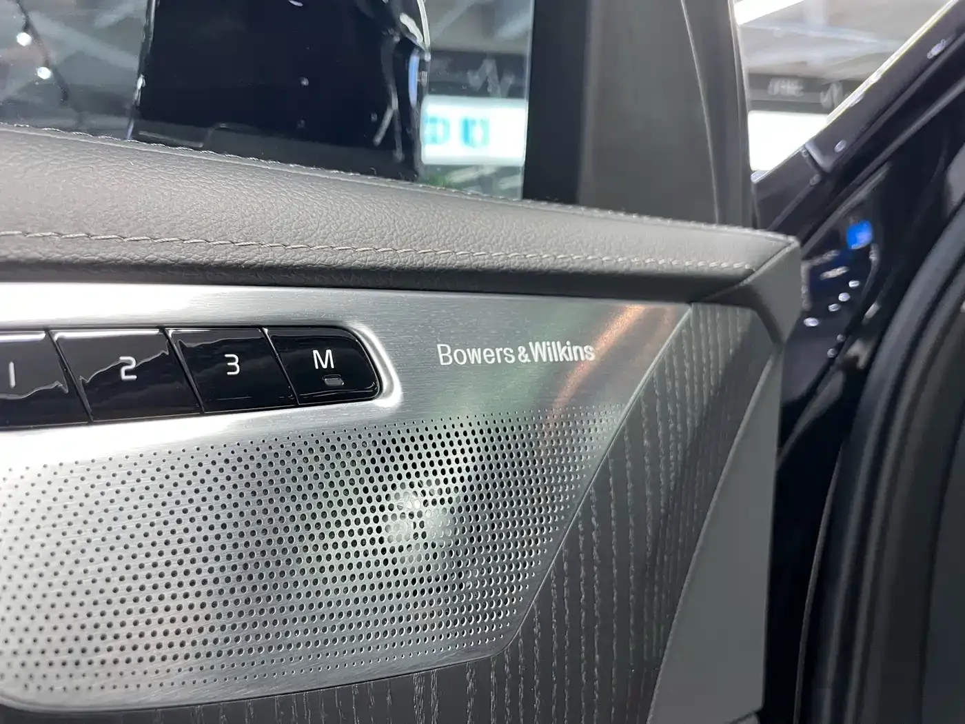 Volvo XC90 T6 R-Design Luxury (7-seater) 2019 — фото 4