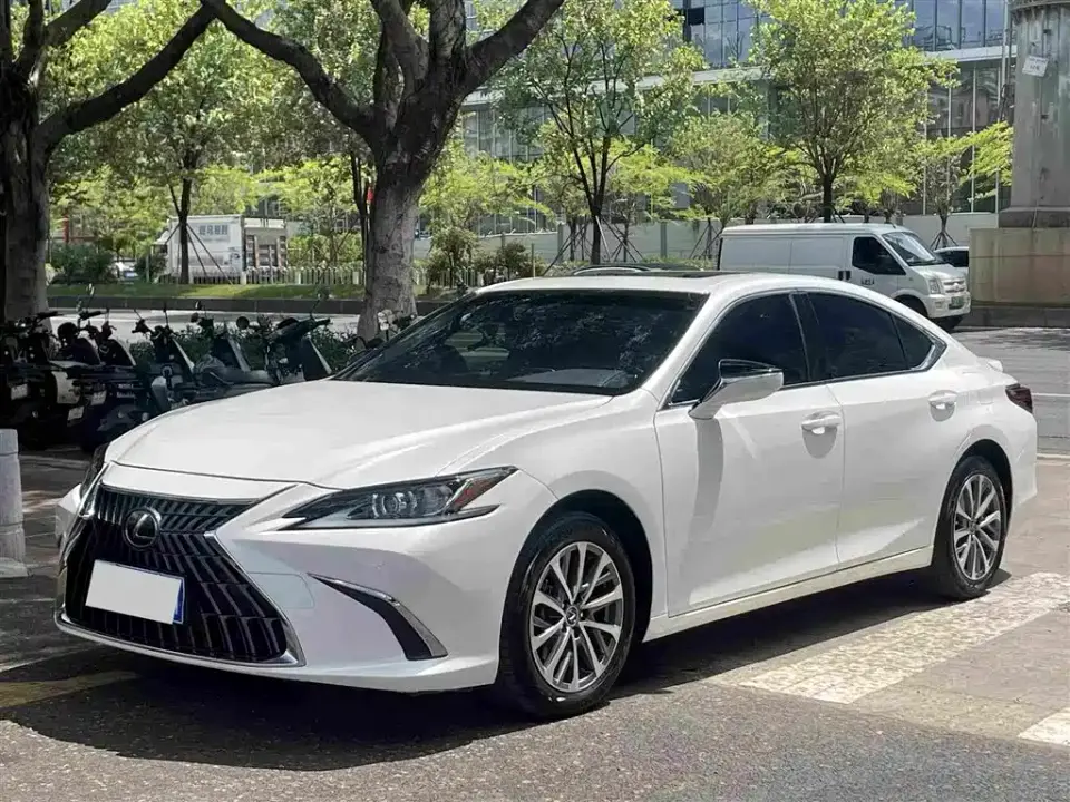 Lexus ES 200 Excellence Edition 2022