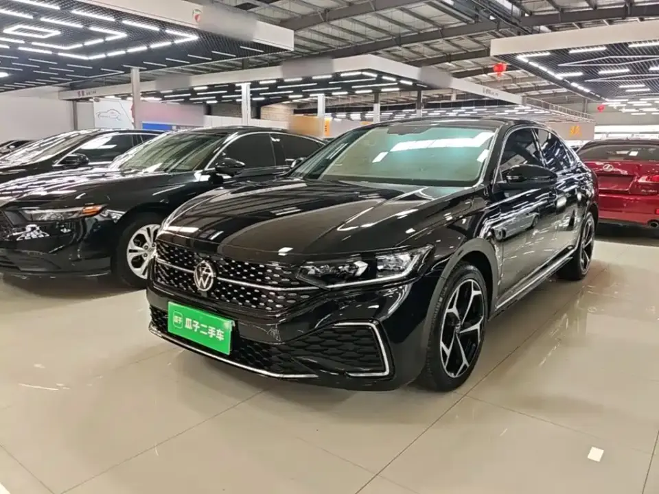 Volkswagen Passat 330TSI Starlight Elite Edition 2024