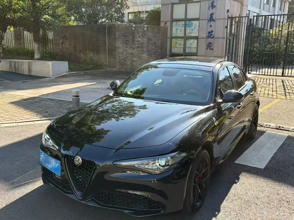 Alfa Romeo Giulia 2.0T 280HP Luxury Sport Edition 2020