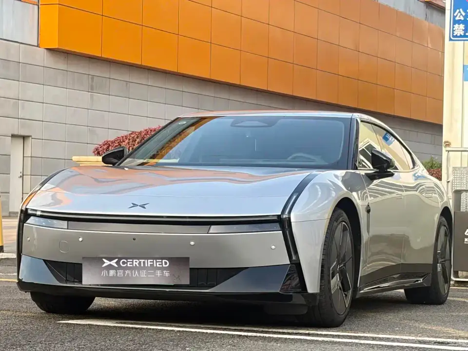 XPeng P7 702km Long Range Edition 2025