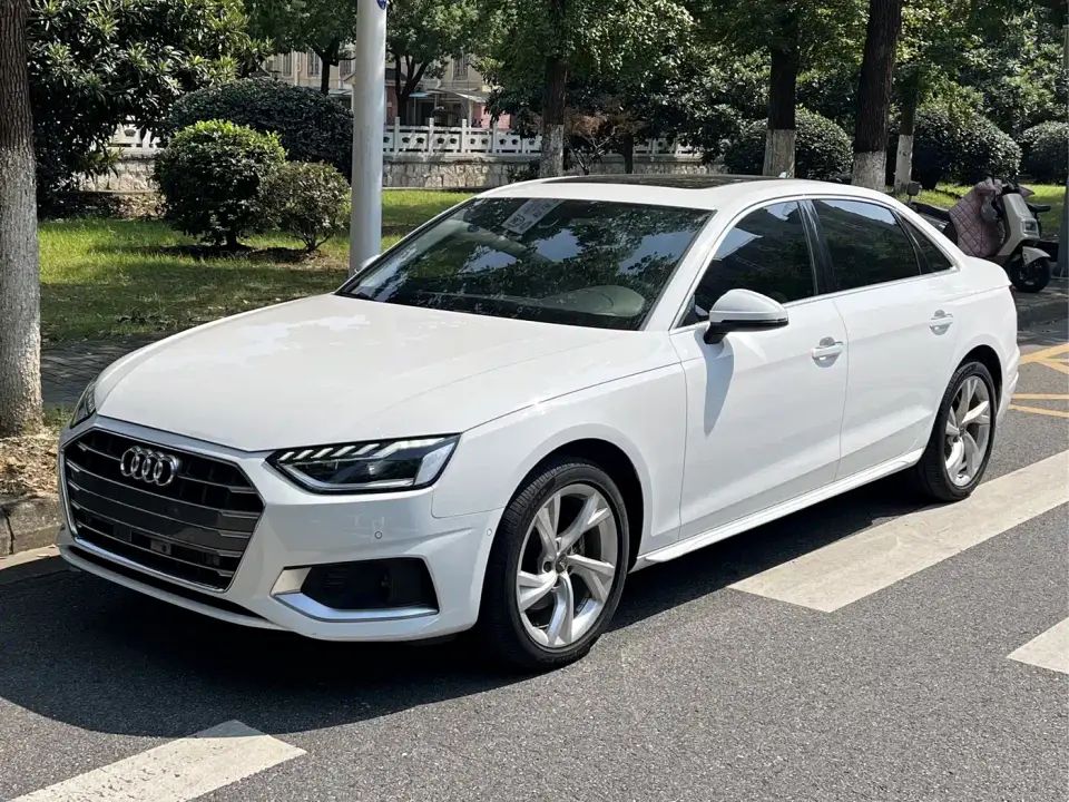 Audi A4L 40 TFSI Luxury Dynamic 2022