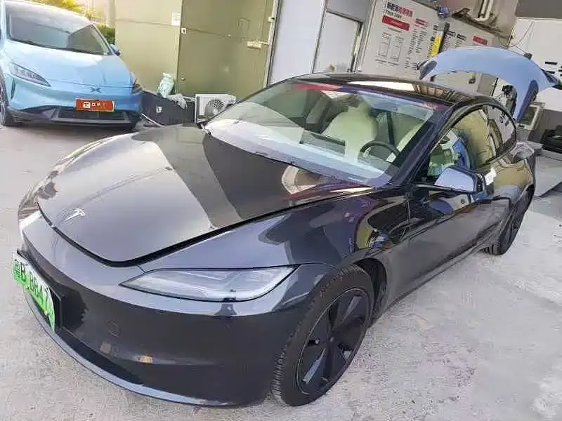 Tesla Model 3 Model Rear-Wheel Drive Edition 2025