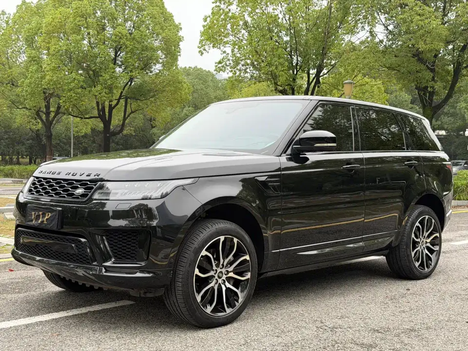 Land Rover Range Rover Sport 3.0 L6 Gloss Black Edition 2022