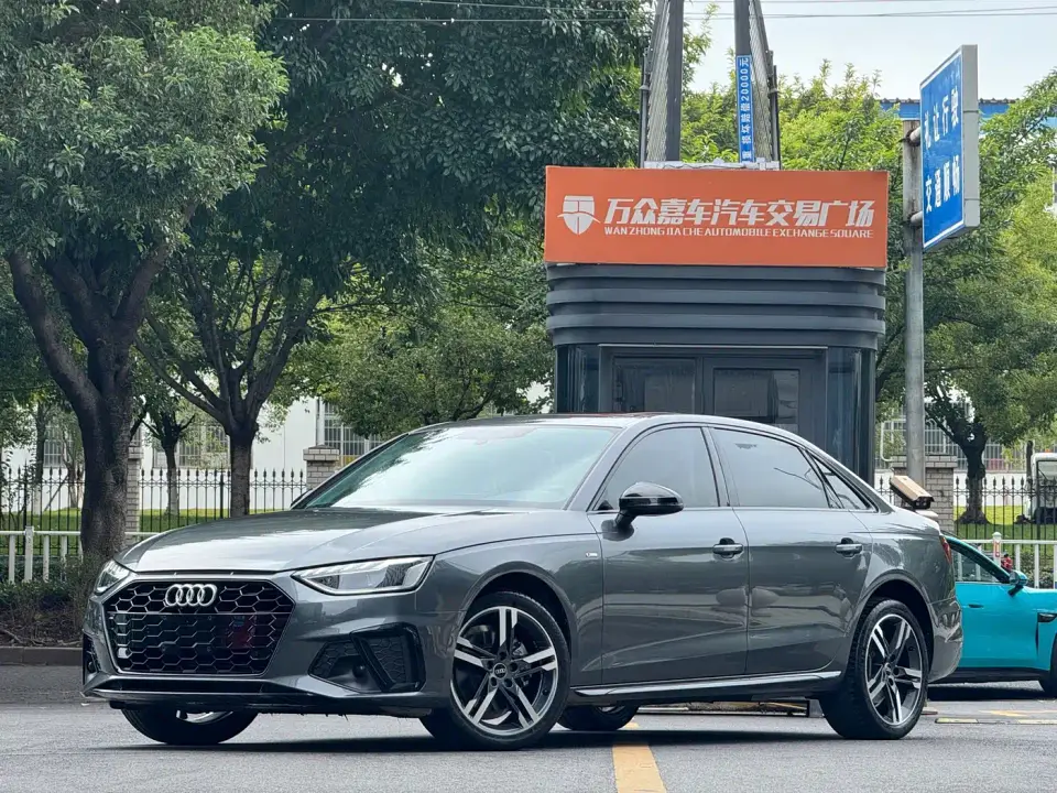 Audi A4L 40 TFSI Luxury Dynamic 2022