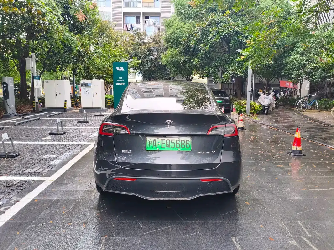 Tesla Model Y Long Range AWD 2024 — фото 9
