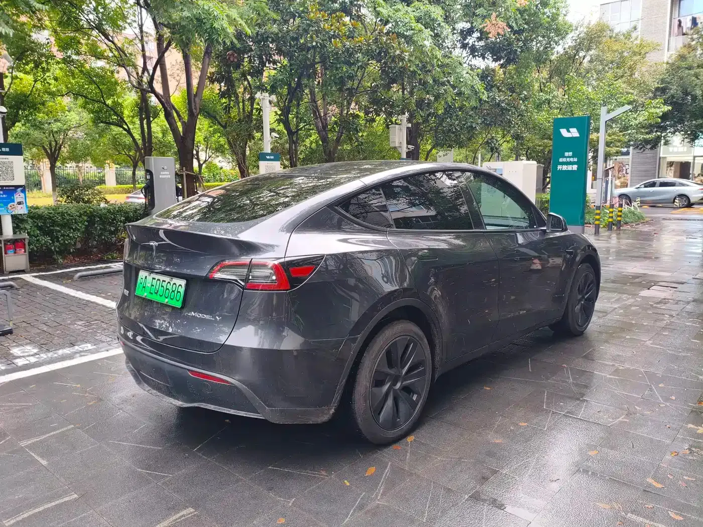 Tesla Model Y Long Range AWD 2024 — фото 8