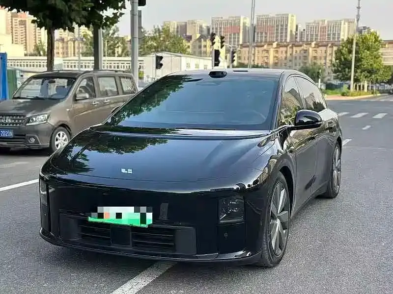 Li Auto i6 4WD Base Model 2025
