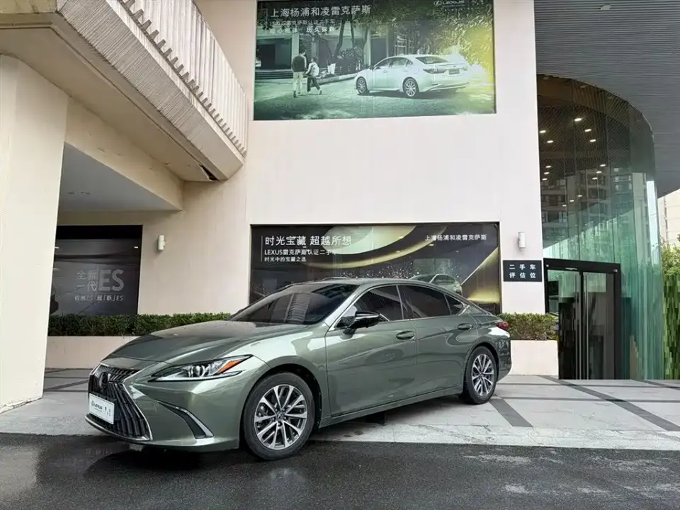 Lexus ES 200 Excellence Edition 2022