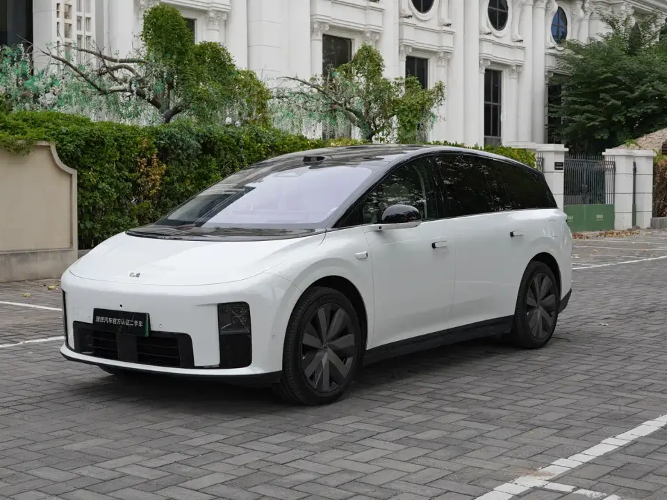 Li Auto Li i8 Standard Edition 2025