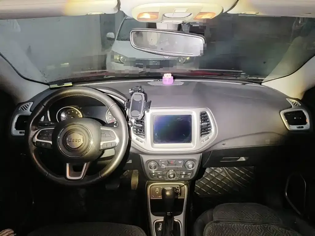 Jeep Compass 200T Auto Family-Connected Large Screen Edition 2019 — фото 12