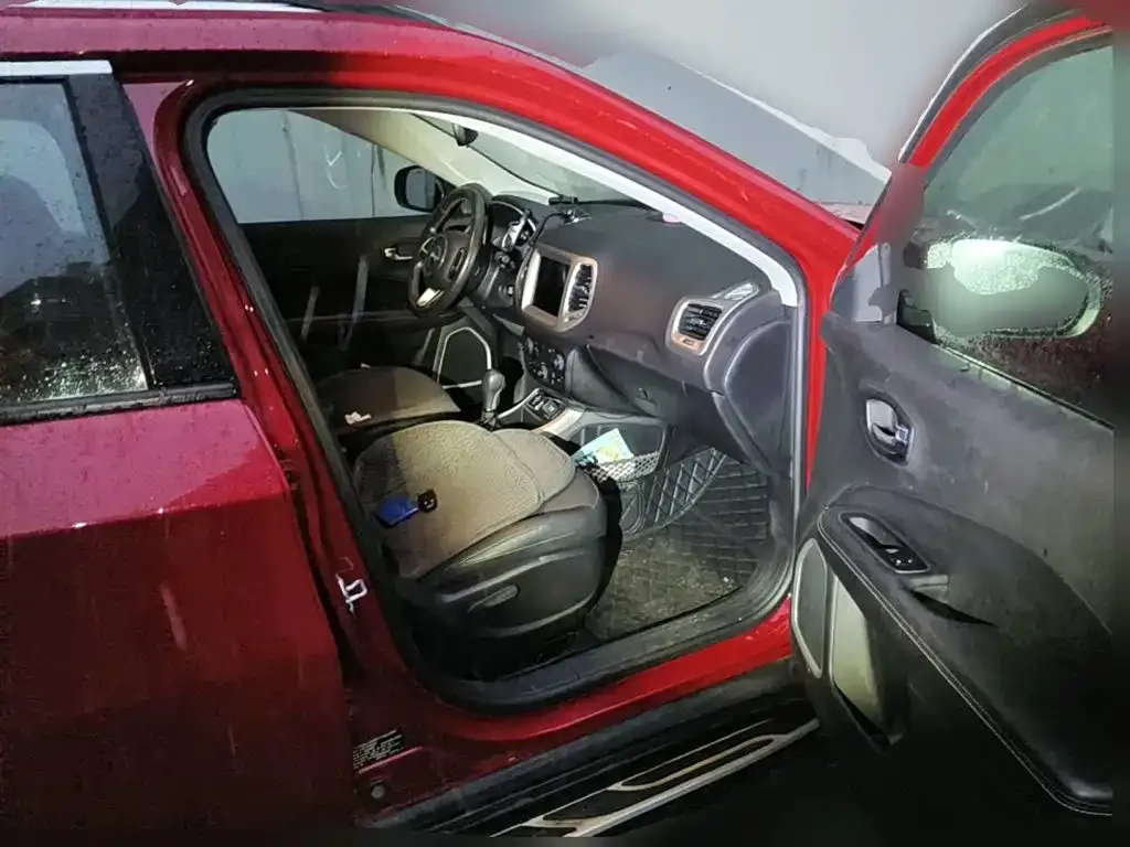 Jeep Compass 200T Auto Family-Connected Large Screen Edition 2019 — фото 13