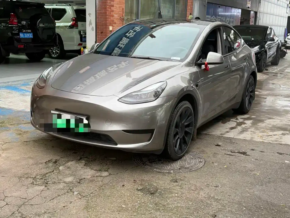 Tesla Model Y Rear-Wheel Drive Version 2024