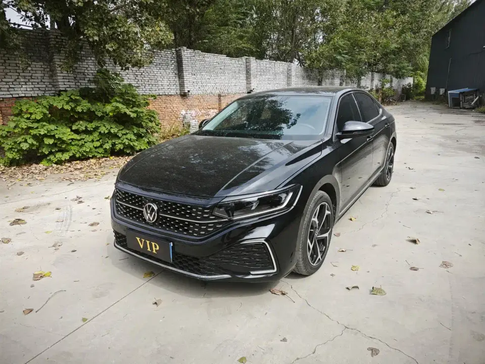 Volkswagen Passat 330TSI Starlight Elite Edition 2025