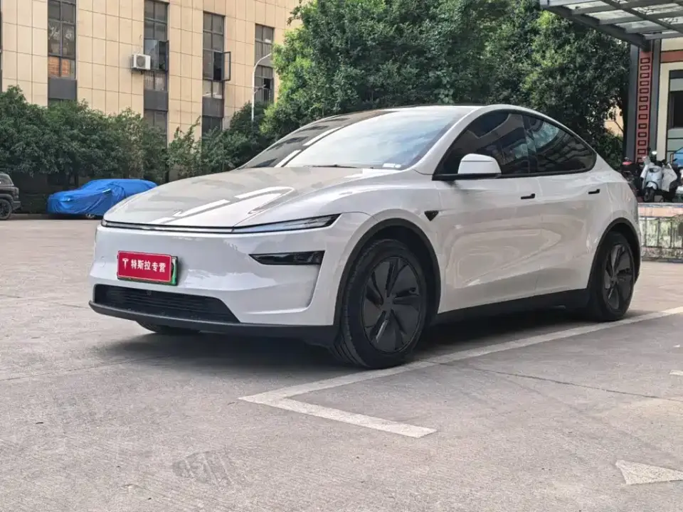 Tesla Model Y Rear-Wheel Drive 2025