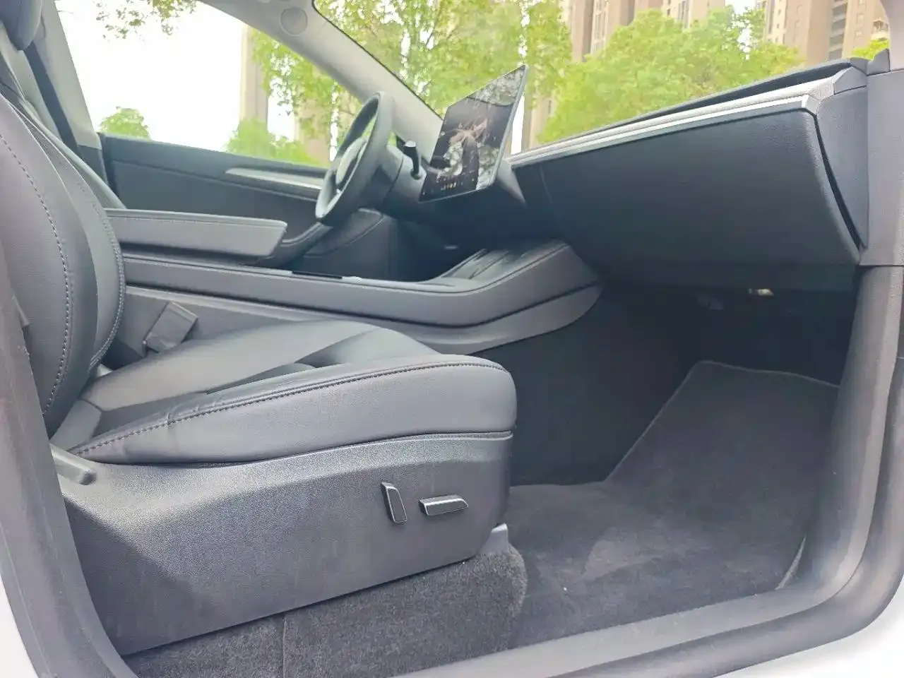 Tesla Model Y Long Range All-Wheel Drive Edition 2024 — фото 7