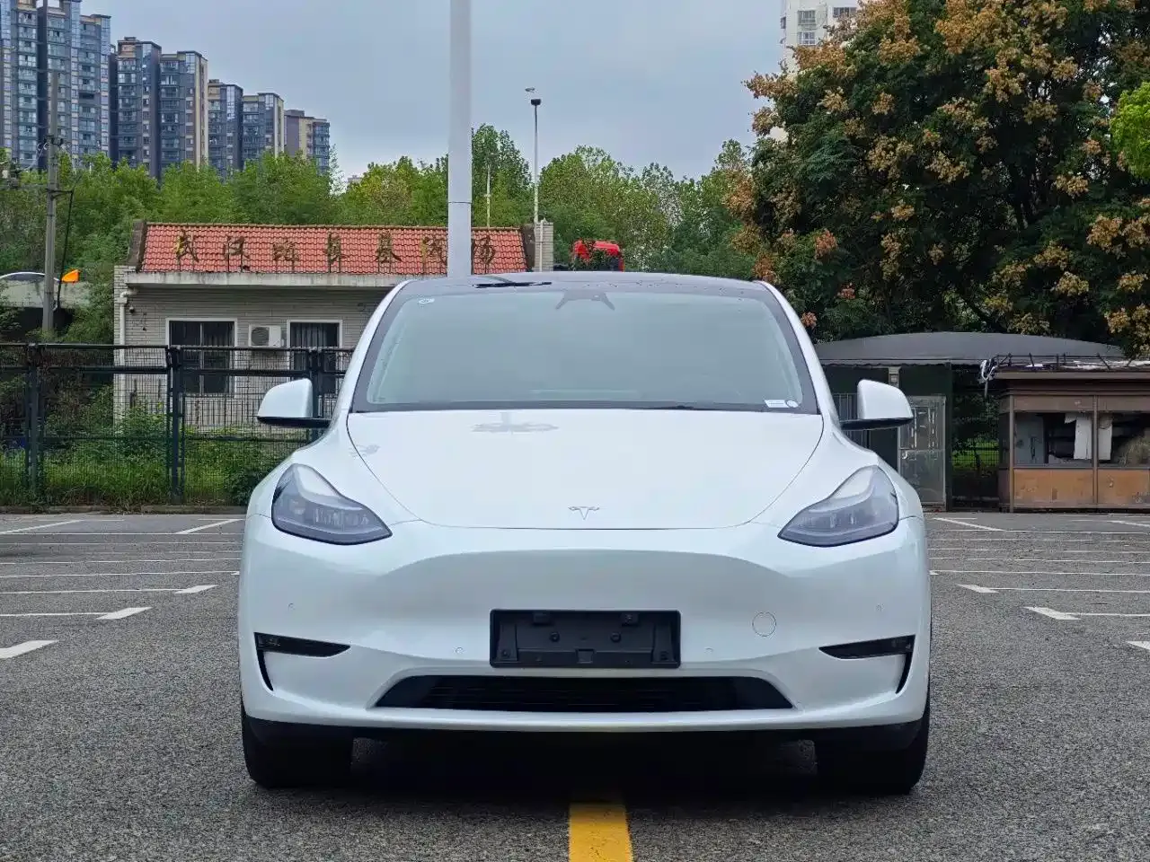 Tesla Model Y Long Range All-Wheel Drive Edition 2024
