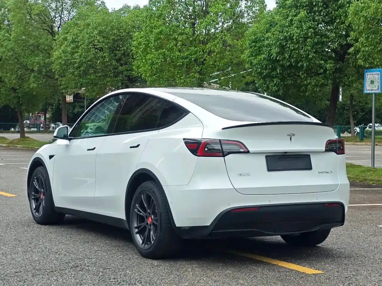 Tesla Model Y Long Range All-Wheel Drive Edition 2024 — фото 19