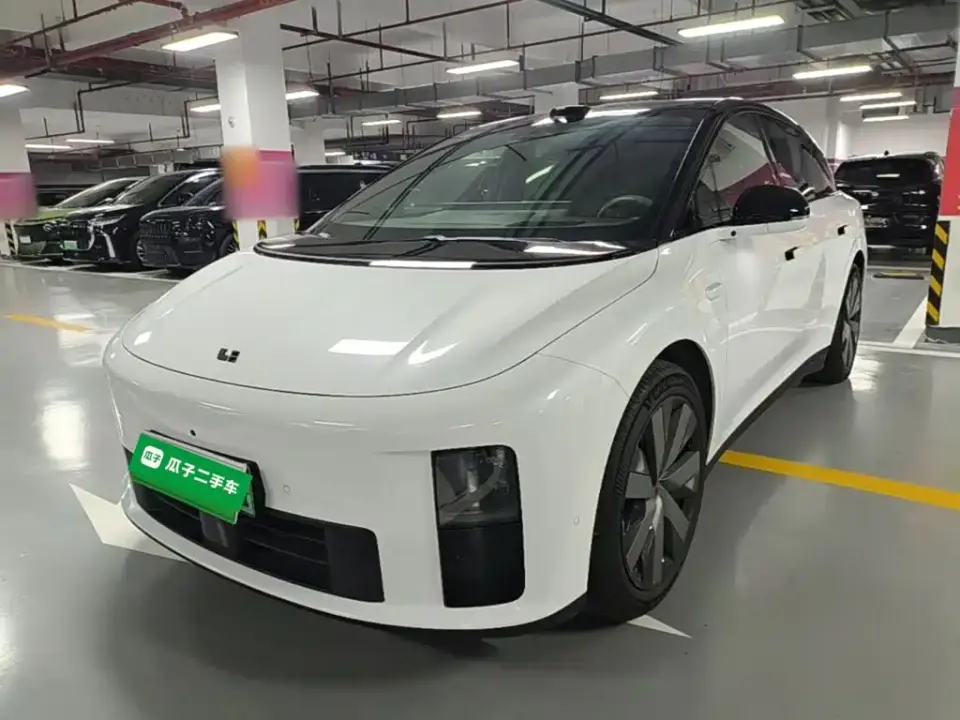 Li Auto i6 4WD Base Model 2025