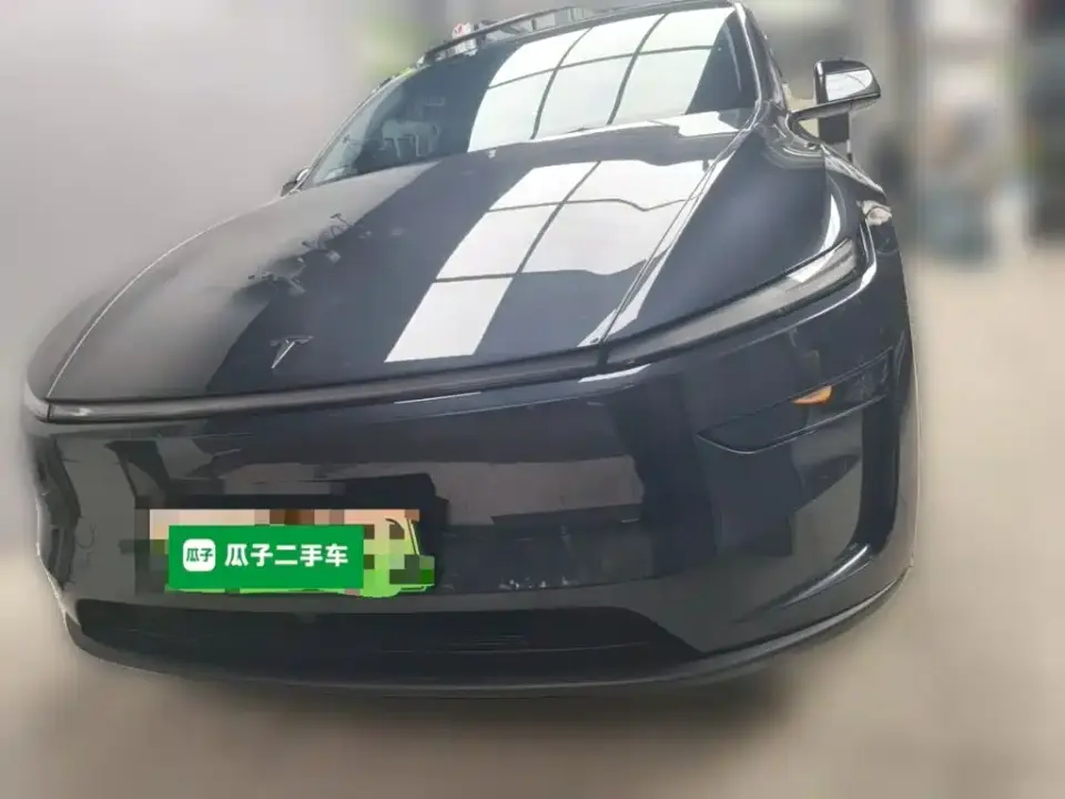 Tesla Model Y Rear-Wheel Drive 2025