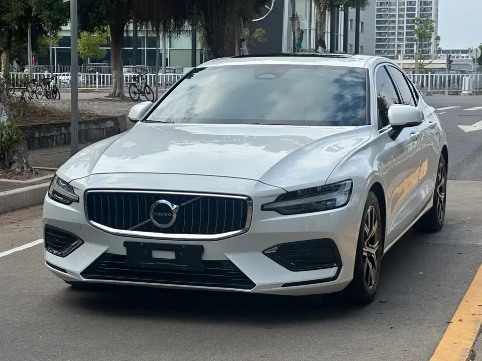 Volvo S60 B4 Smart Comfort Luxury Edition 2023