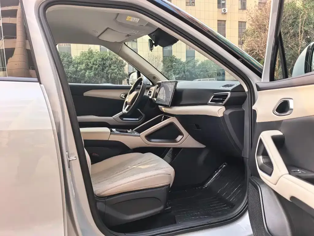 BYD Yuan UP Smart Drive Edition 401KM Leading Type 2025 — фото 19