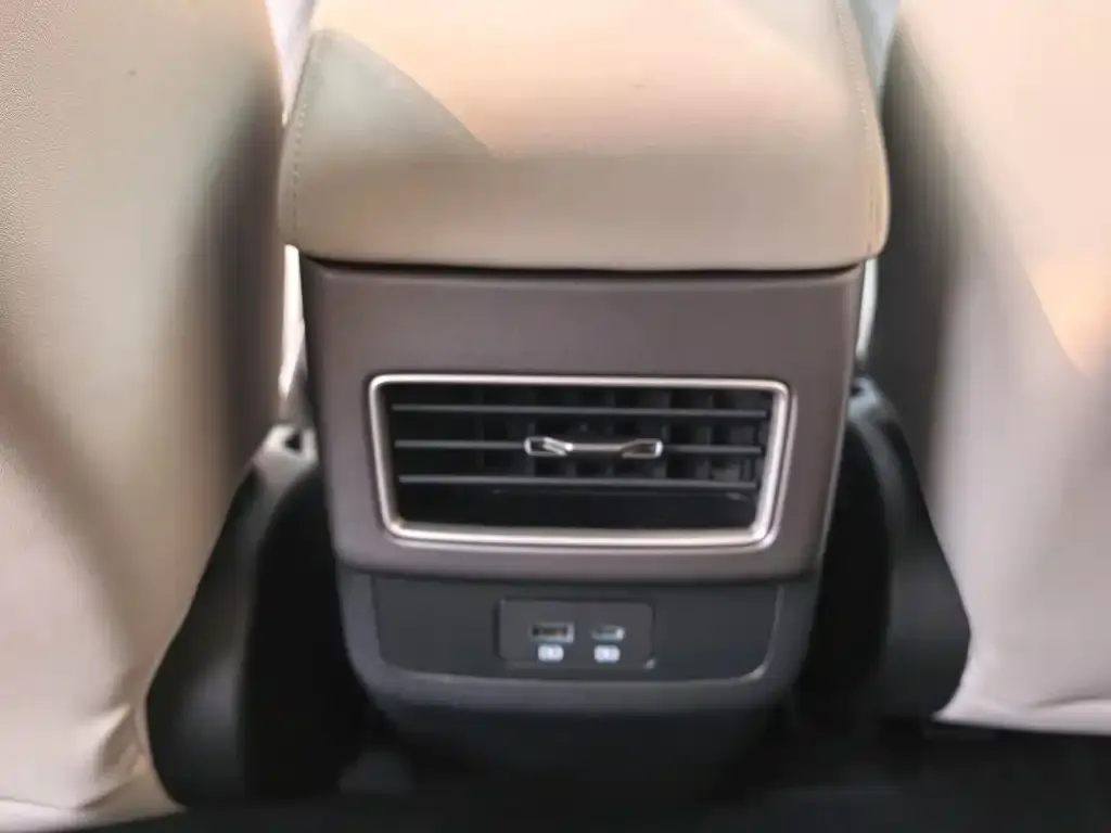 BYD Yuan UP Smart Drive Edition 401KM Leading Type 2025 — фото 12