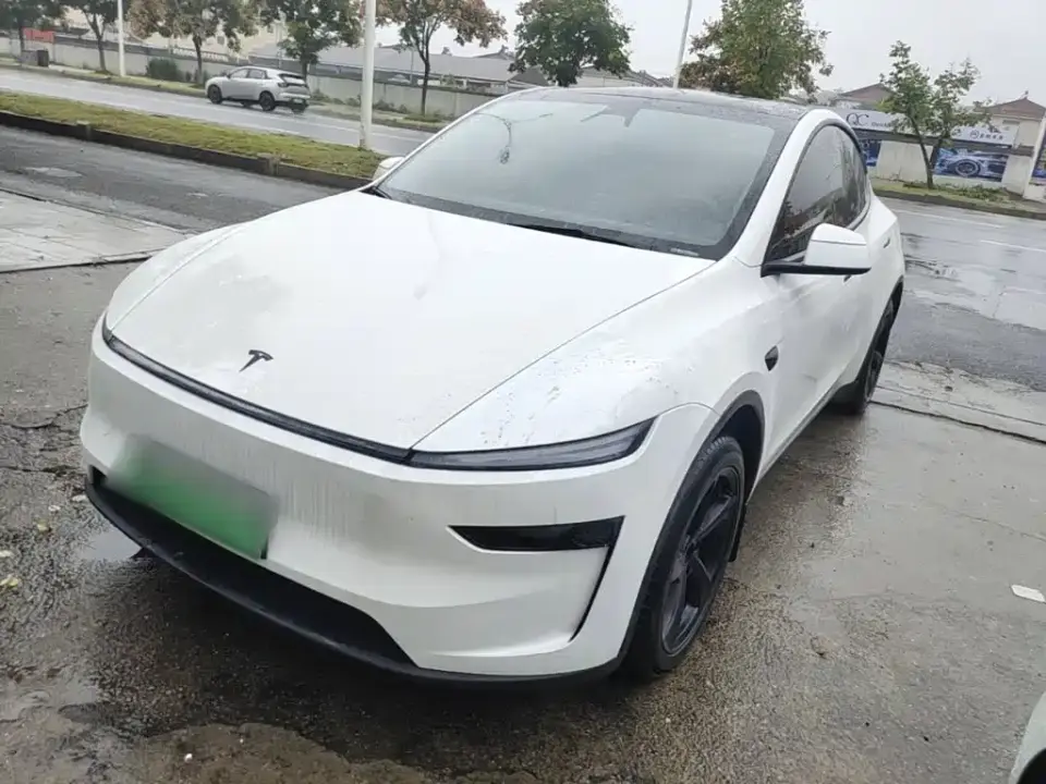 Tesla Model Y Rear-Wheel Drive 2025