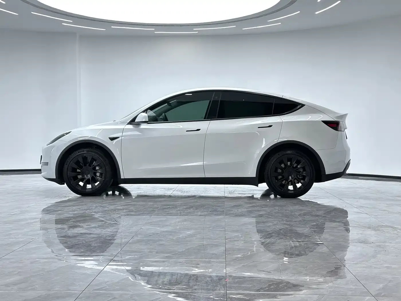 Tesla Model Y Long Range All-Wheel Drive Edition 2024 — фото 5