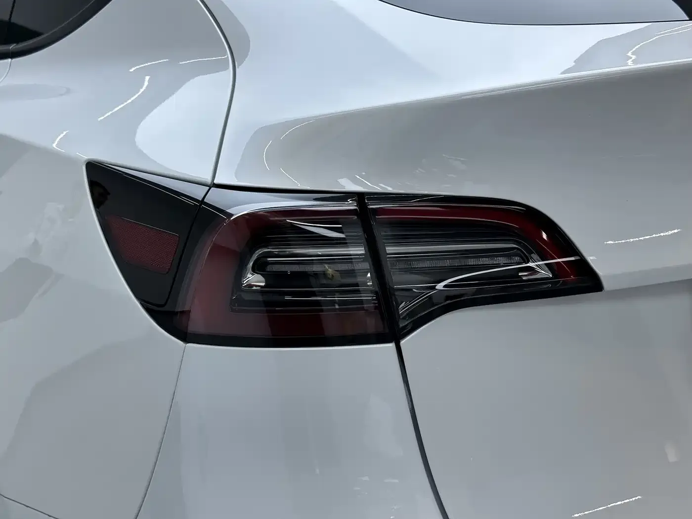 Tesla Model Y Long Range All-Wheel Drive Edition 2024 — фото 11