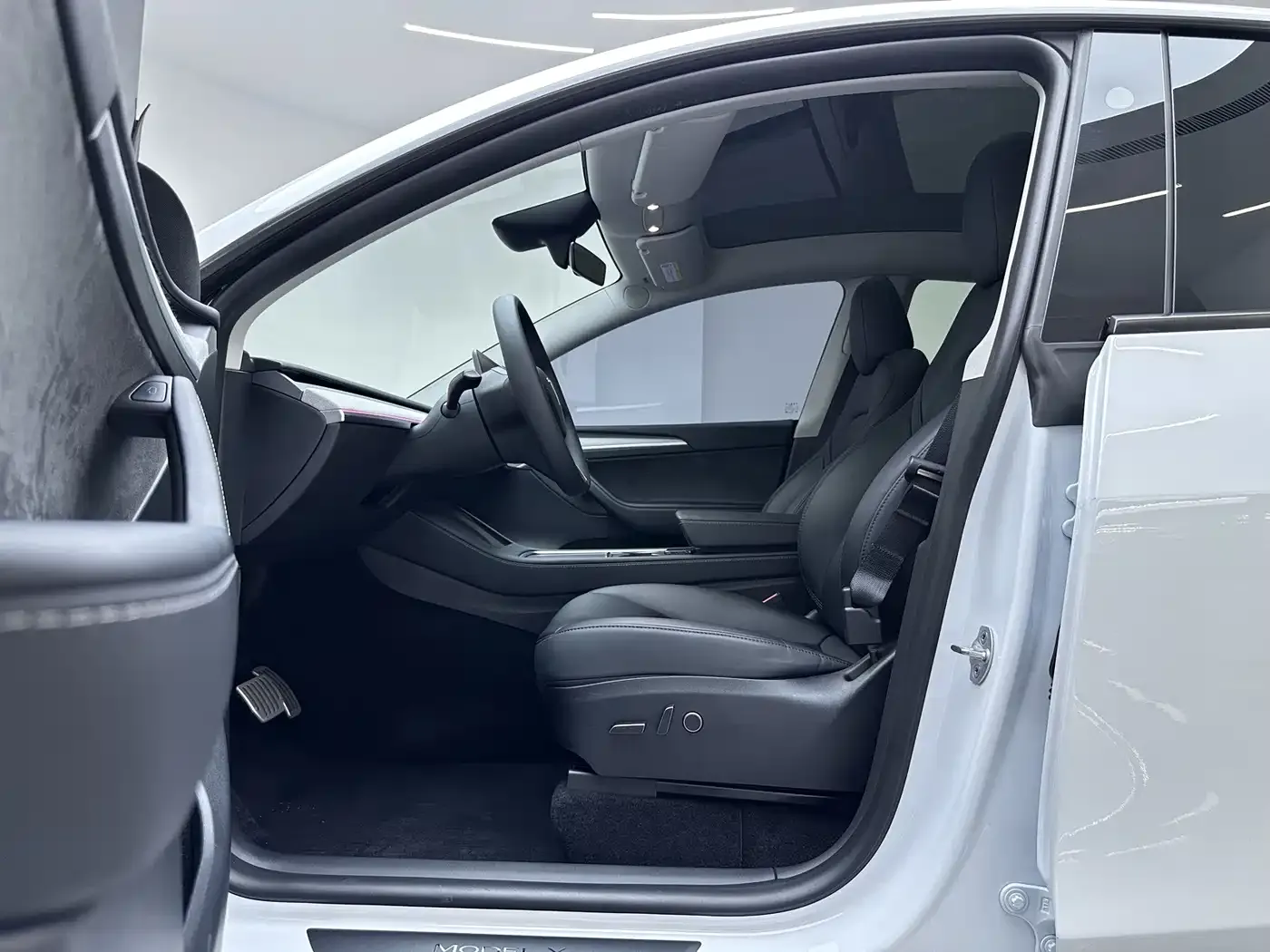 Tesla Model Y Long Range All-Wheel Drive Edition 2024 — фото 15