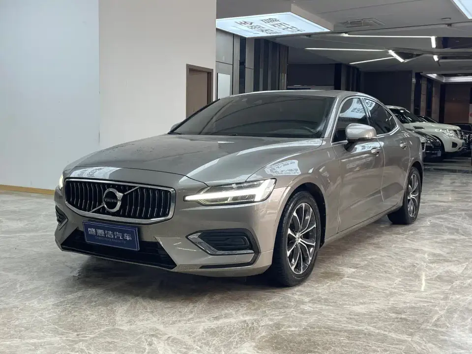 Volvo S60 B4 Smart Comfort Luxury Edition 2022