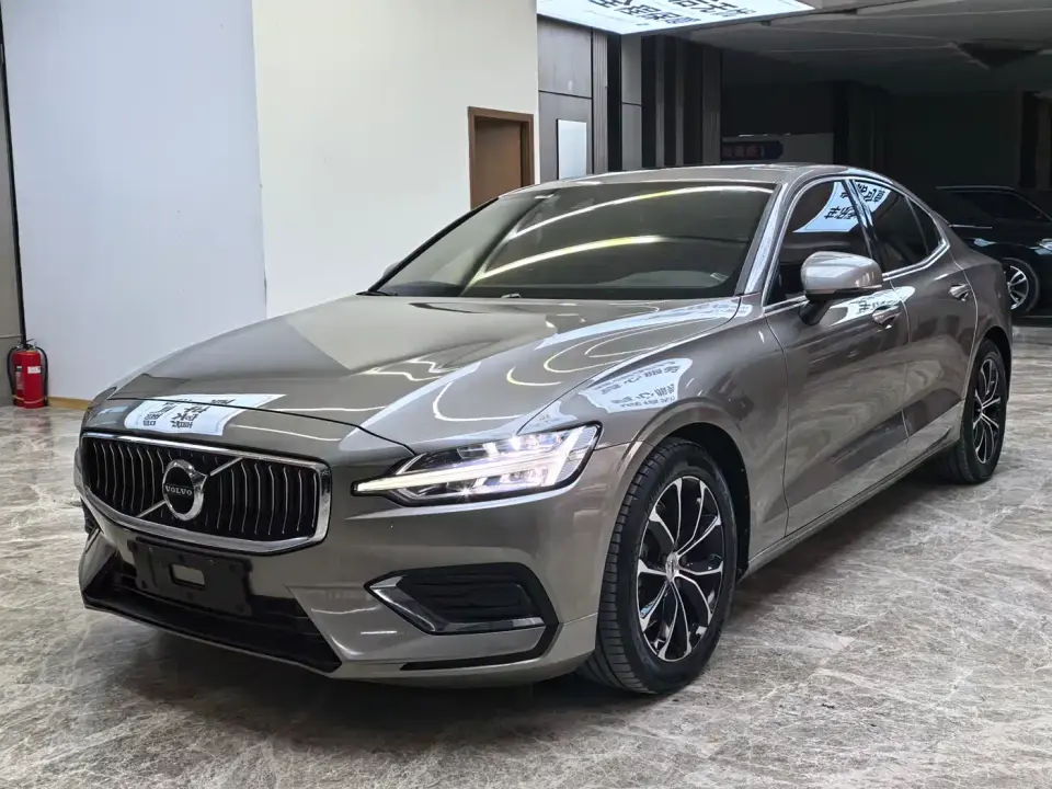 Volvo S60 B4 Smart Comfort Luxury Edition 2022