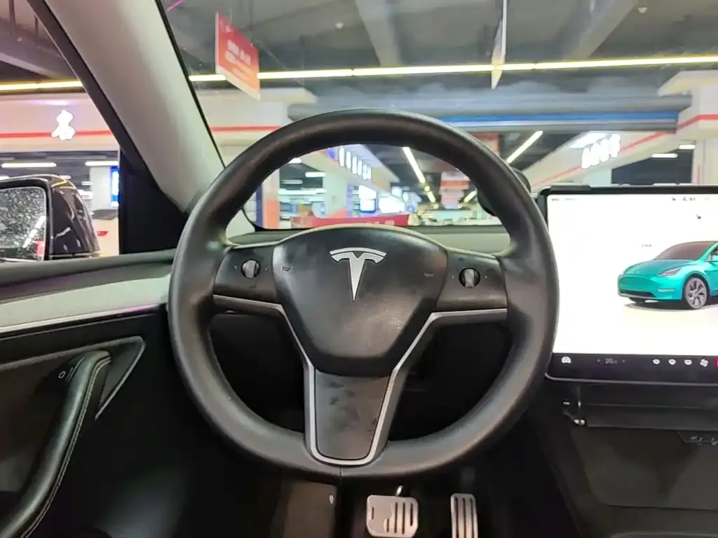 Tesla Model Y Long Range AWD 2024 — фото 11