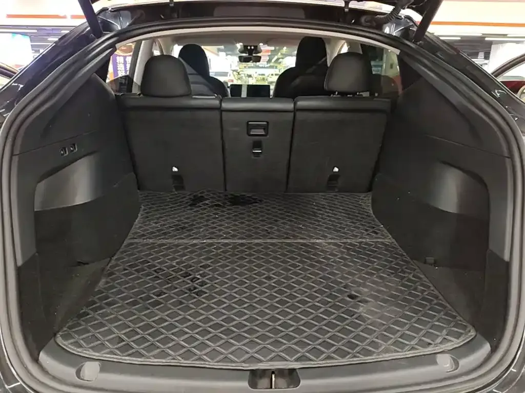 Tesla Model Y Long Range AWD 2024 — фото 19