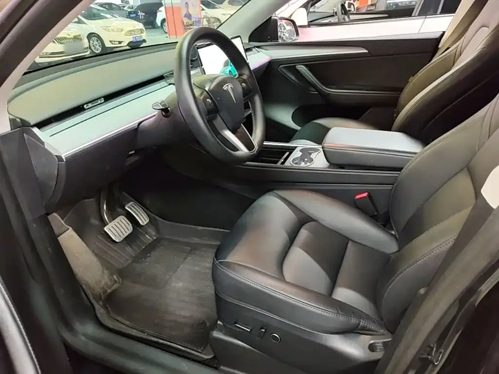 Tesla Model Y Long Range AWD 2024 — фото 15